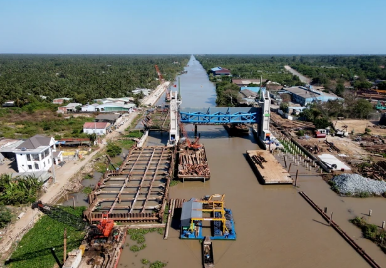 Tiền Giang: Mở các vòi nước công cộng hỗ trợ người dân đối phó với hạn, mặn